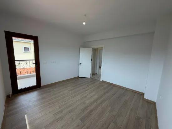 Menderes Gümüldür İnönü Mah.de Seçkin Site İçinde | Havuzlu Satılık 3+1 Villa