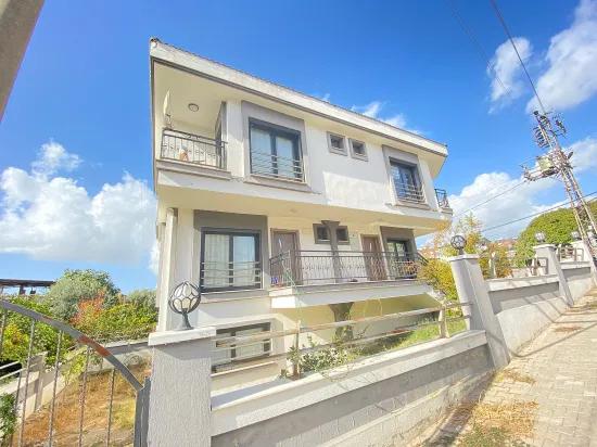 Seferihisar Mersin Alanı Mh. deniz manzaralı bahçeli satılık 3+1 Villa