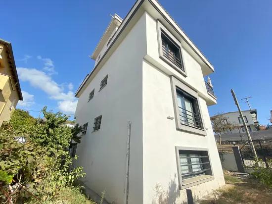 Seferihisar Mersin Alanı Mh. deniz manzaralı bahçeli satılık 3+1 Villa