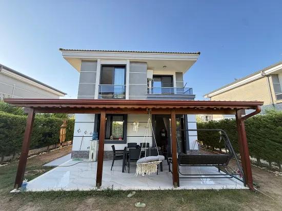 Seferihisar Doğanbey'de Müstakil Havuzlu Ayrı Mutfak Geniş Bahçe Satılık 3+1 Villa