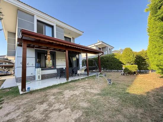 Seferihisar Doğanbey'de Müstakil Havuzlu Ayrı Mutfak Geniş Bahçe Satılık 3+1 Villa