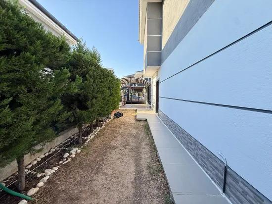 Seferihisar Doğanbey'de Müstakil Havuzlu Ayrı Mutfak Geniş Bahçe Satılık 3+1 Villa