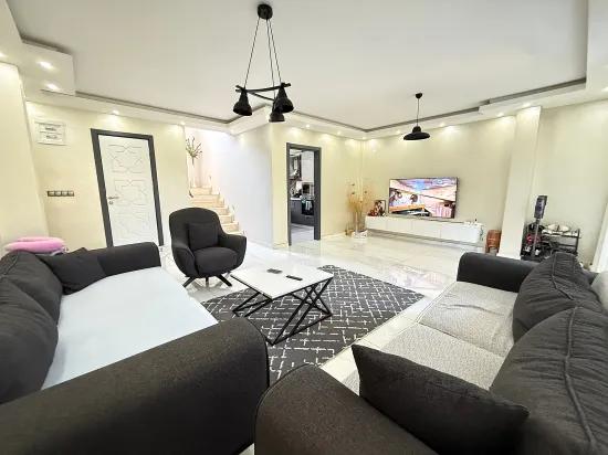 Seferihisar Doğanbey'de Müstakil Havuzlu Ayrı Mutfak Geniş Bahçe Satılık 3+1 Villa