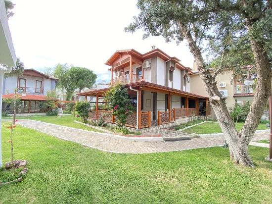 Seferihisar Ürkmez Erdem Tur Sitesinde Full Eşyalı, havuzlu & Akıllı Satılık 3+1 Villa