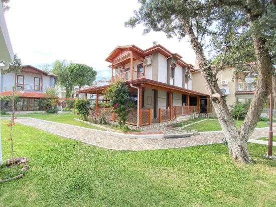 Seferihisar Ürkmez Erdem Tur Sitesinde Full Eşyalı, havuzlu & Akıllı Satılık 3+1 Villa