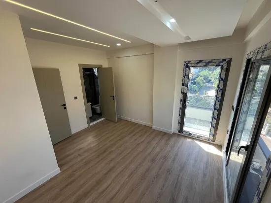 Menderes/özderede Deniz Tarafında Denize 400m Geniş Bahçeli Ve Otoparklı 3+1 Lüks Villa
