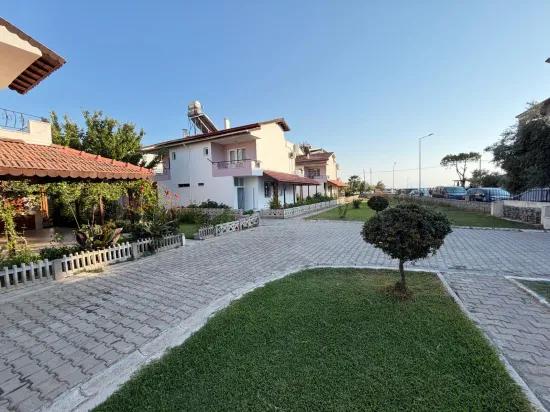 Gümüldür Fevzi Çakmak’ta denize 50 metre mavi bayraklı plaj dibinde 3+1 villa Gümüldür’de