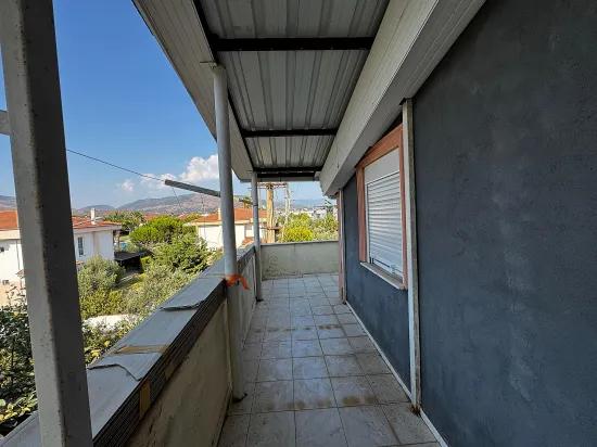 Seferihisar Doğanbey’de Denize 850m 3 Cepheli Bahçeli Satılık 3+1 Villa