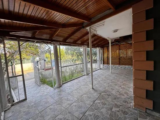 Seferihisar Doğanbey’de Denize 850m 3 Cepheli Bahçeli Satılık 3+1 Villa