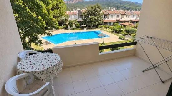 Özderede Denize Sıfır Havuzlu Sitede Tadilatlı 3+1 Satılık Villa