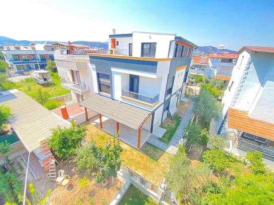 Doğanbeyde Deniz Yakın Bahçeli Satılık 3+1 Villa