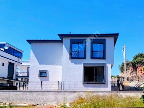 Seferihisar Payamlı'da Satılık Geniş Bahçeli 2+1 Yazlık Villa