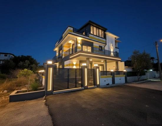 Doğanbey De Tek Mustakil Akıllı Ev Sistemli Ultra Lükx Satılık 3+1 Villa