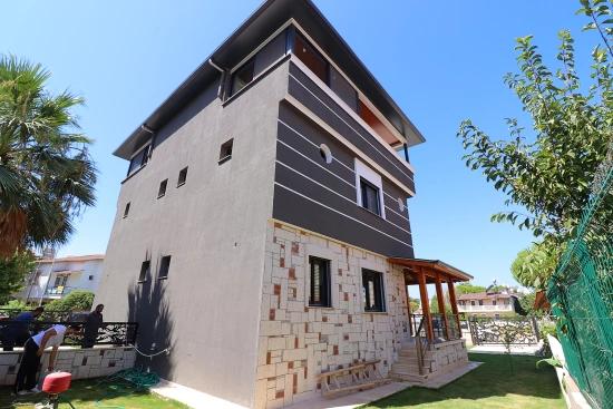 Seferihisar Ürkmezde Denize Tarafında Satılık 3+1 Villa