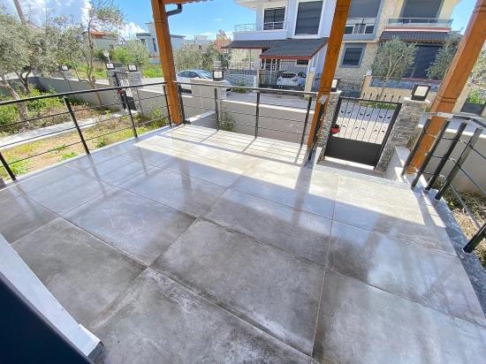 Seferihisar.cumhuriyet Mah.denize 500M Mesafede,Geniş Bahçeli Satılık 2+1 Villa