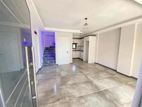 Seferihisar.cumhuriyet Mah.denize 500M Mesafede,Geniş Bahçeli Satılık 2+1 Villa