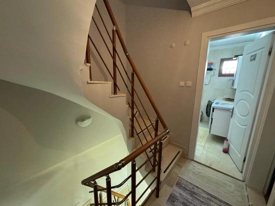 Gümüldür De Denize 50mt Eşyalı Geneş Bahçeli Satılık 5+1 Villa