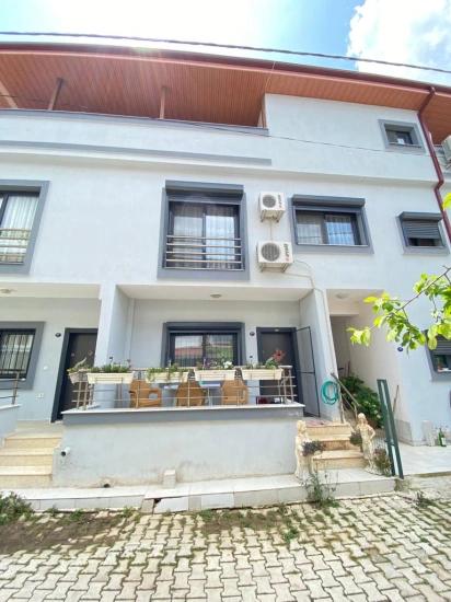 Ürkmez De Denize 250M2 Salon Mutfak Ayrı Satılık 4+1 Villa