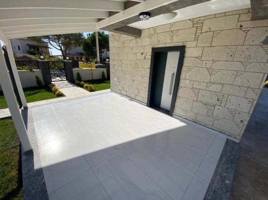Gümüldür De Denize 50m2 Havuzlu Bahçeli Satılık Yazlık Villa