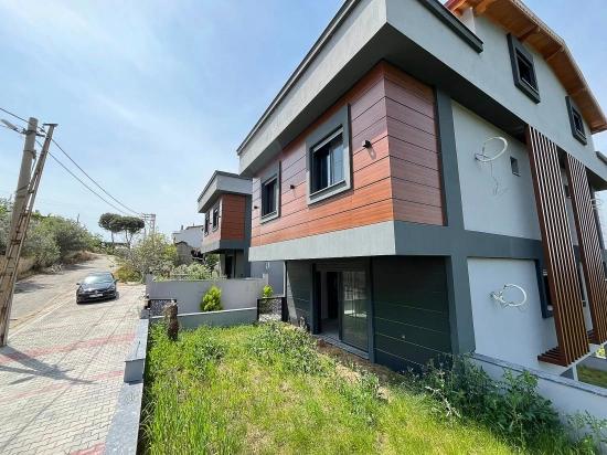 Özdere'de Denize Yürüme Mesafesinde Modern Mimarı Satılık 3+1 Villa