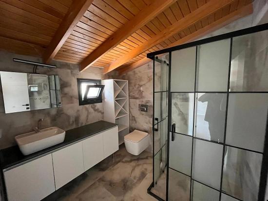 Özdere'de Denize Yürüme Mesafesinde Modern Mimarı Satılık 3+1 Villa