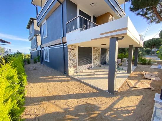 Seferihisar’atatürk Mahallesi’nin En Şık Köşesinde, Taş Detaylı Tam Müstakil 3+1 Villa!