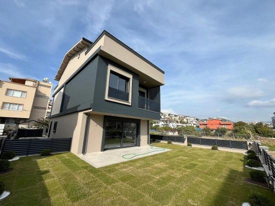 Menderes Gümüldür Denize 400Mt 3+1 Otoparklı Satılık 3+1 Villa