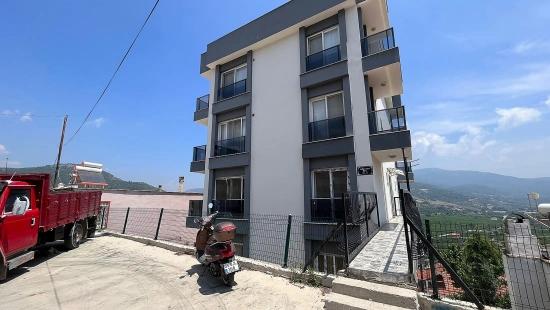 Gümüldür De, Çift Balkonlu 2+1 75 M2 Satılık Ara Kat Daire