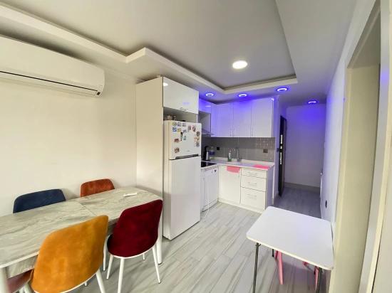 İzmir Ürkmez De Plaja 100M Havuzlu Site İçin'de 2+1 Satılık Daire