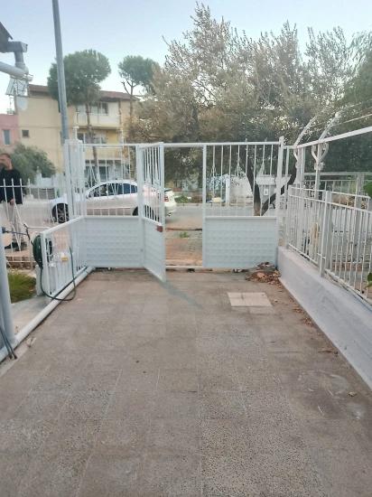 Ürkmez Deniz Tarafında Denize 50M Satılık 3+1 Villa
