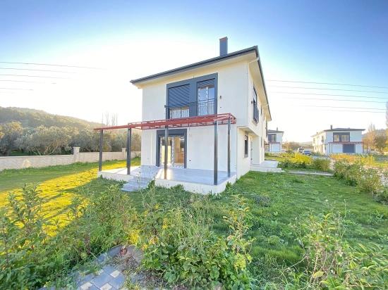 Seferihisar Kavakdere’de Modern Mimari: Müstakil Parselli 3+1 Köşe Villa