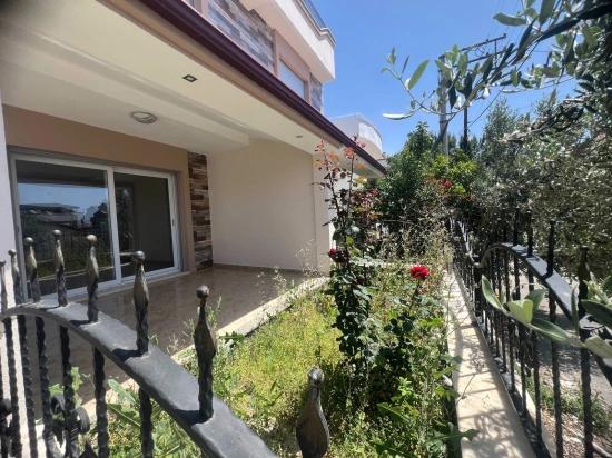 Özdere De Denize Yakın Manzaralı Otoparklı Satılık 3+1 Villa