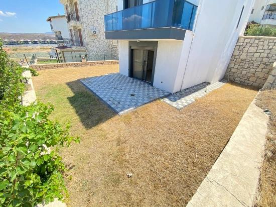 Seferihisar Akarca’da Denize Komşu, Modern Mimariyle Tasarlanmış Tam Müstakil 3+2 Villa