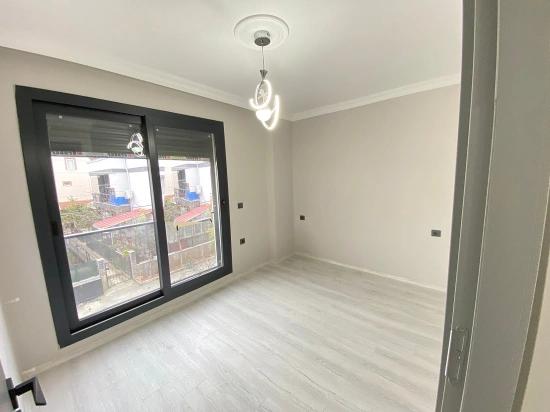 Seferihisar Cumhuriyet'te Denize Yürüme Mesafesinde Lüks 3+1 Köşe Villa