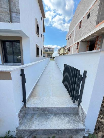 Özdere Ortamahallede Denize Çok Yakın Satılık 3+1 Villa