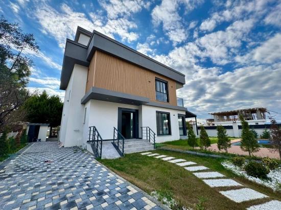 Seferihisar Sığacık’ta Havuzlu, Sıfır, Lüks Tasarım Tam Müstakil 4+1 Villa