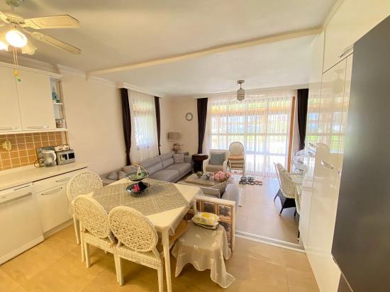 Seferihisar Erdem Tur Sitesi’nde Havuzlu Ve Güvenlikli Müstakil Konfor Satılık 3+1 Villa