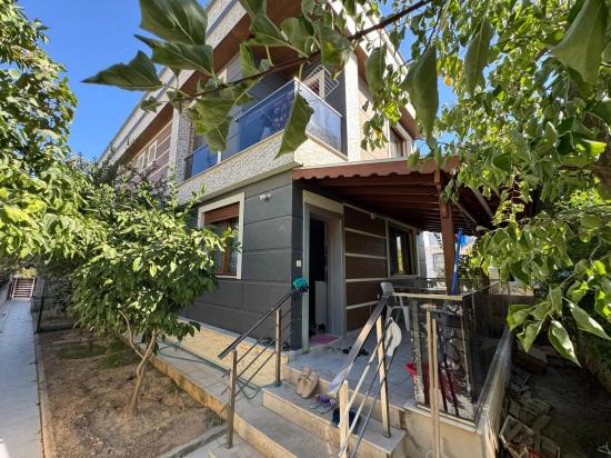 Seferihisar Cumhuriyet'te Denize 500M Mesafede Lüks & Geniş Bahçeli 2+1 Villa