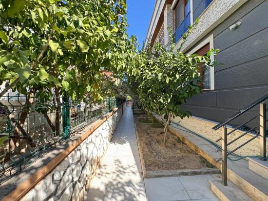 Seferihisar Cumhuriyet'te Denize 500M Mesafede Lüks & Geniş Bahçeli 2+1 Villa