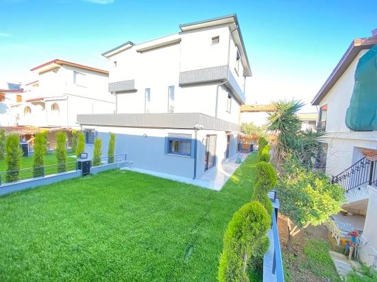 Seferihisar Mersin Alanı'nda Denize Sıfır, Akıllı Sistemli Lüks Satılık 3+1 Villa!