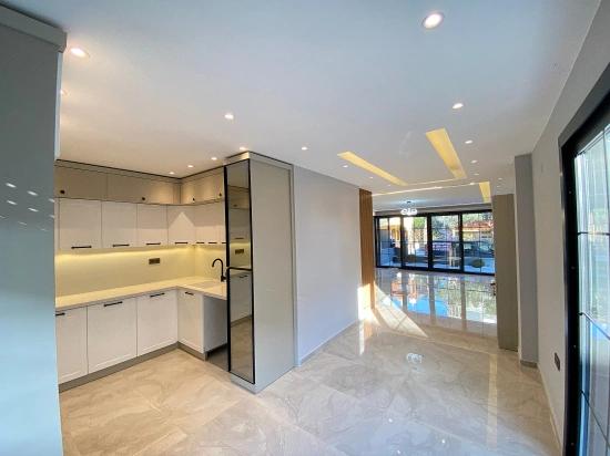 Seferihisar Mersin Alanı'nda Denize Sıfır, Akıllı Sistemli Lüks Satılık 3+1 Villa!