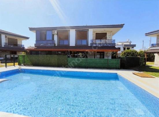 Seferihisar Cumhuriyet’te Denize 850M, Havuzlu, Masrafsız Lüks 3+1 Villa