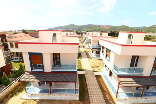 Doğanbey De Tek Müstakil Geniş Bahçeli Satılık 3+1 Villa