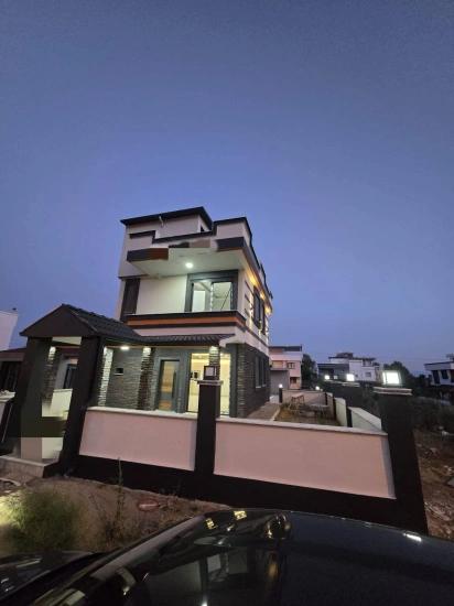 Seferihisar Cumhuriyet'te Kat Mülkiyeti:tapulu Denize Yakın,Bahçeli 3+1 Villa