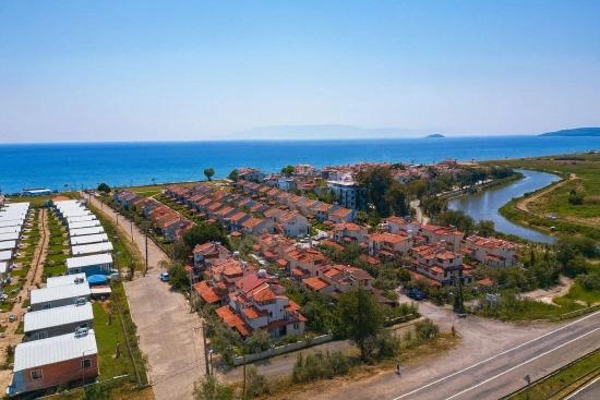 Seferihisar’cumhuriyet Mahallesi, Meltem Tur Sitesi Deniz Tarafında Satılık 4+1 Villa