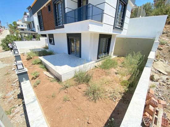 *Seferihisar Akarca’da Denize 50M Mesafede, Full Deniz Manzaralı Tek Müstakil 3+1 Villa