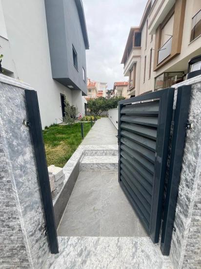 Menderes Çukuraltı’nda Yaz-Kış Yaşama Uygun,Sadece 350 Metre! Satılık 3+1 Modern Villa