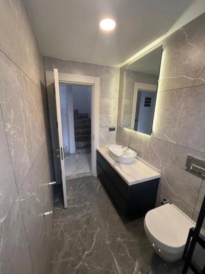 Menderes Çukuraltı’nda Yaz-kış Yaşama Uygun,sadece 350 Metre! Satılık 3+1 Modern Villa