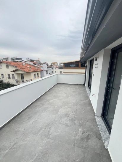Menderes Çukuraltı’nda Yaz-kış Yaşama Uygun,sadece 350 Metre! Satılık 3+1 Modern Villa