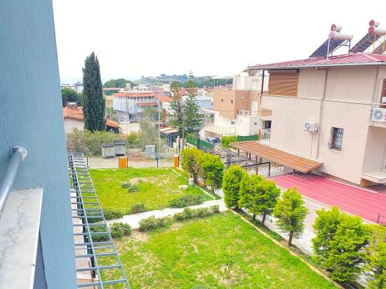 Seferihisar Mersin Alanı'nda Asansörlü Denize 50M! Modern Mimarili Satılık 1+1 Daire